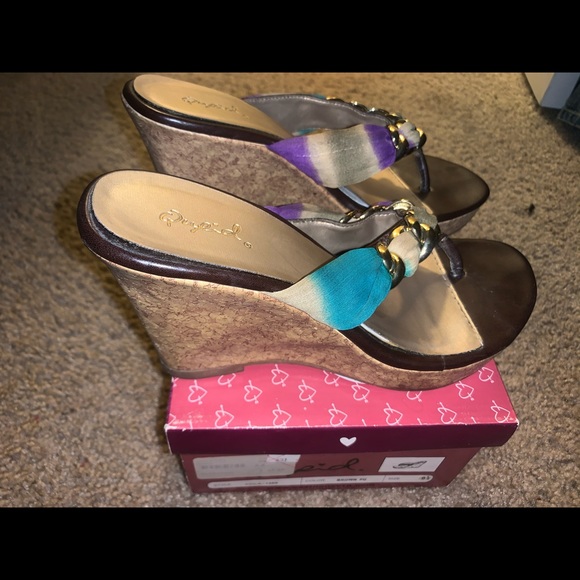 Multi-Color Wedges - Picture 2 of 6